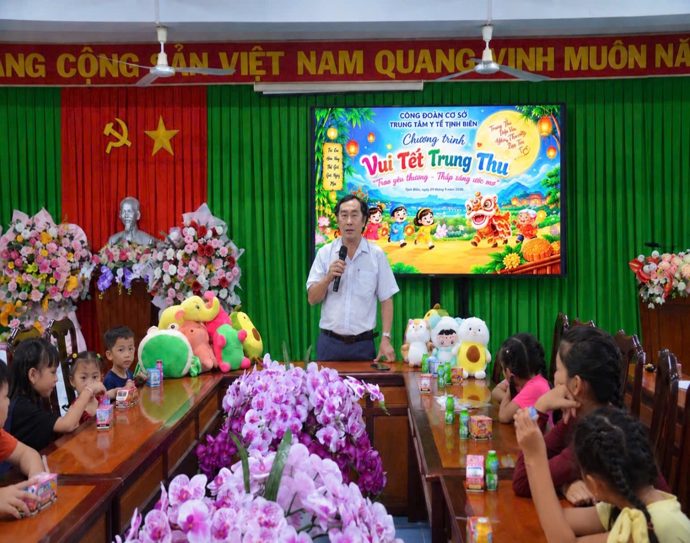 Công đoàn cơ sở Trung tâm Y tế Tịnh Biên tổ chức vui tết trung thu cho con các công đoàn viên